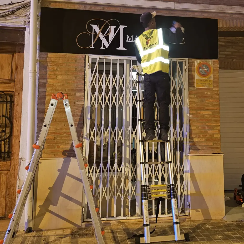 Restauración de cartel  (1m2, No Pintar, Donde el cliente, ., Sin Impresión)